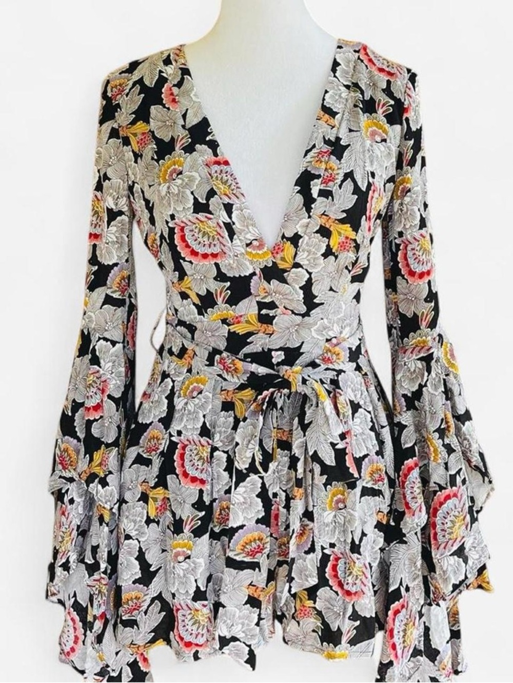 Blithe LA Boutique Floral Romper with Bell Sleeves Size Small Summer Flirty